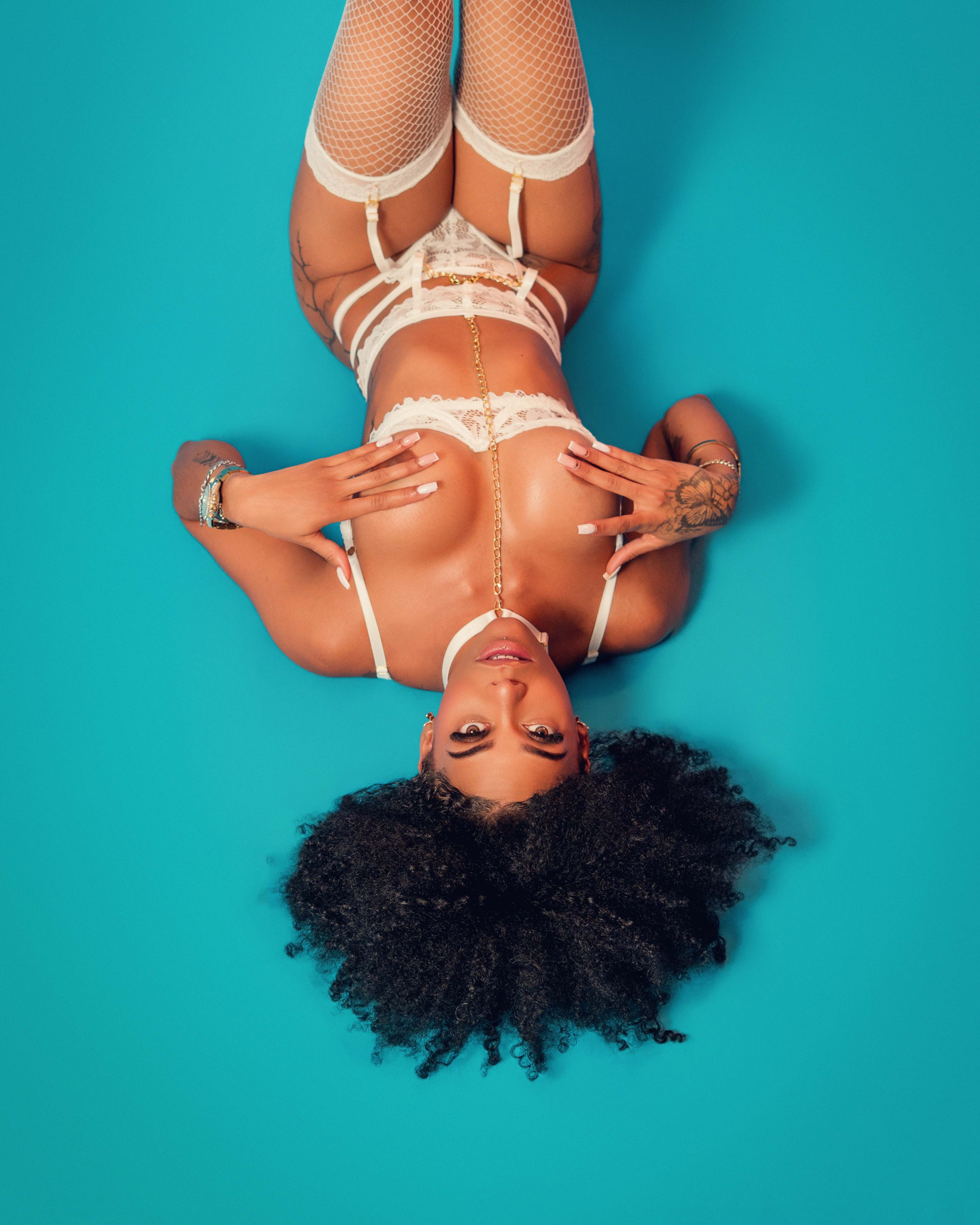 RIHANNA, perfil en Dulce Masajes Madrid